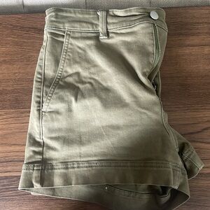 Everlane Cotton Twill shorts in color Surplus, size 6